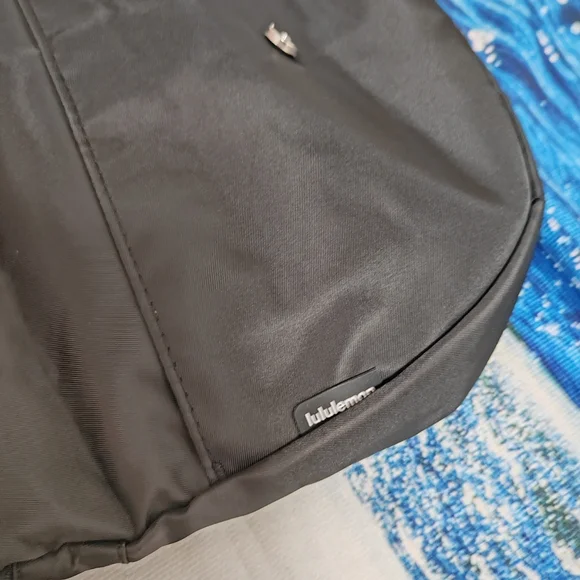 Lululemon All Night Festival Bag 5L silver - Picture 6 of 6